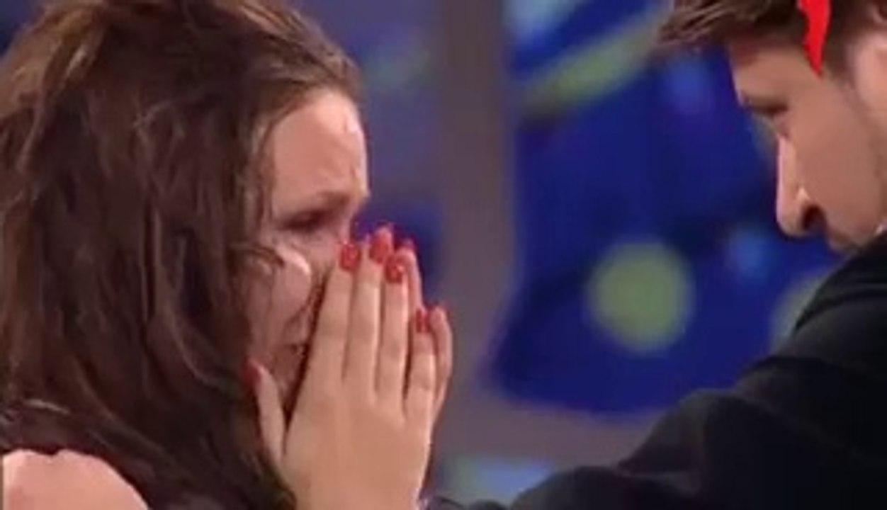 When a guy destroyes the face of a woman during Russian live TV show! Crazy!