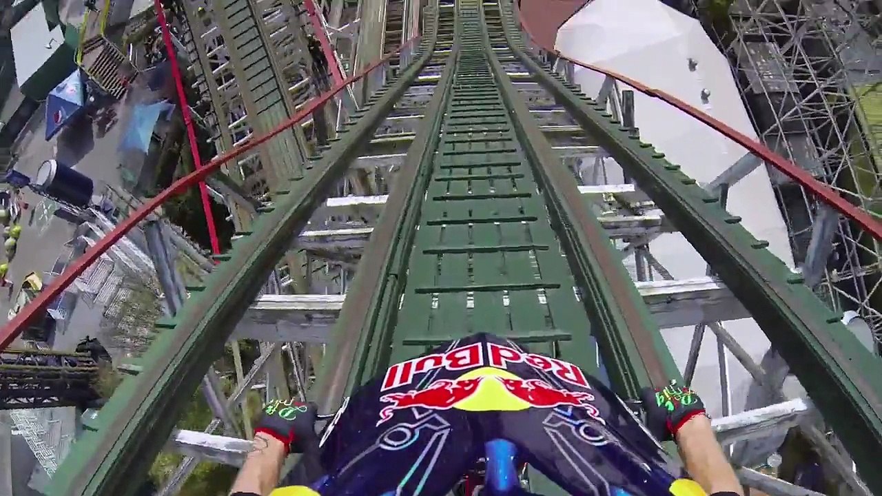 Faire du trial sur des montagnes russes! Sensations garanties!!