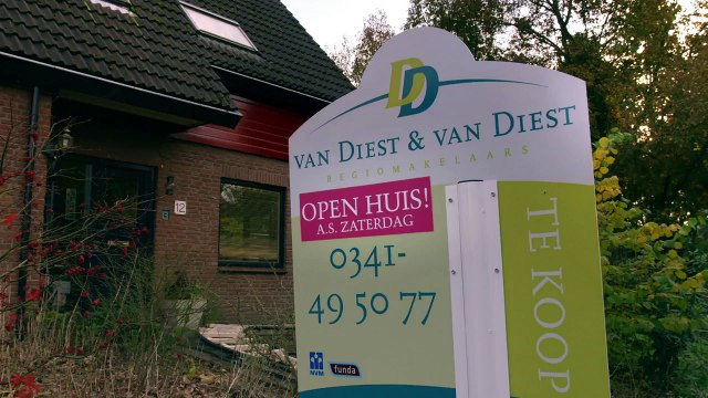 Montagnes russes pour visiter une maison à vendre