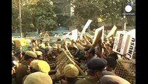 اعتراض دانشجویان به افزایش تجاوز به زنان در دهلی نو