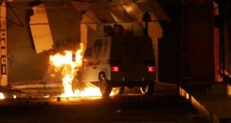 Zırhlı Araca Saldırı: 2 Polis Yaralı