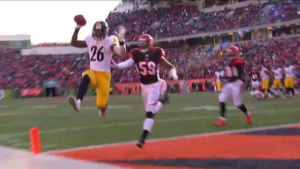 Roethlisberger throws short pass to Bell for TD