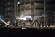 Molotof Kokteylinin İsabet Ettiği Zırhlı Araç Tretuvara Çarpıp Devrildi: 2 Yaralı