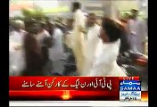 PMLN Throwing Eggs And Tomatoes On PTI Workers