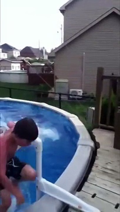 [+18 ~ Sexy Funny Girl]Kid breaks leg while trying to enter pool ORIGINAL __ Failsworld