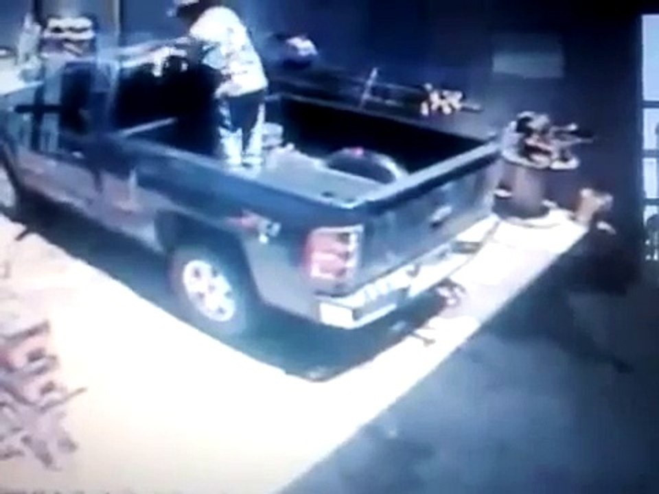 [+18 ~ Sexy Funny Girl]Truck Clean Up Fail ! - Fails World