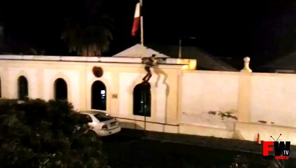 [+18 ~ Sexy Funny Girl]Drunk house climber fail - Fails World