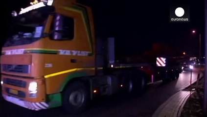 Μεταφέρονται στην Ολλανδία τα συντρίμμια του αεροσκάφους των Μαλαισιανών Αερογραμμών