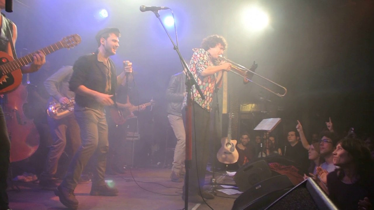 Les Hurlements d'Léo chantent Mano Solo avec Babylon Circus : "Je taille ma route"