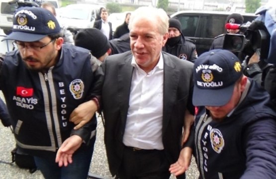 Erdoğan'a Hakaret Eden Eski Vekile Meydan Dayağı!