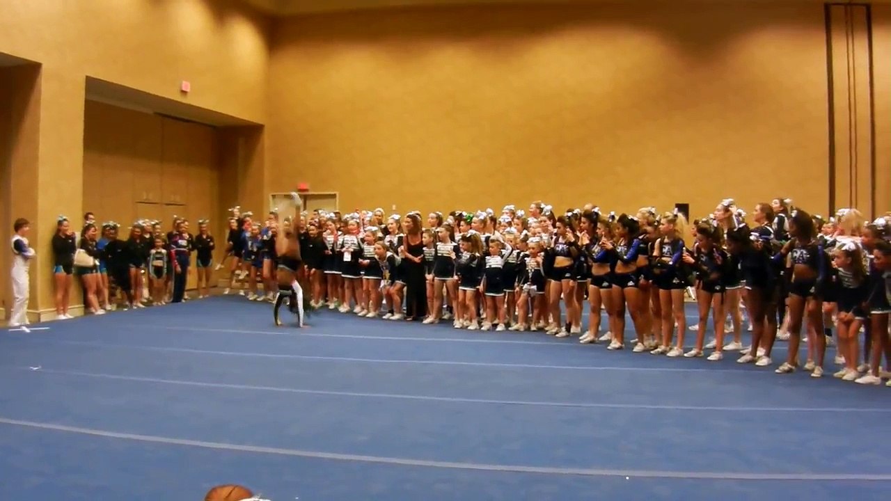 cheerleader Angel Rice do tumbling - Vidéo Dailymotion