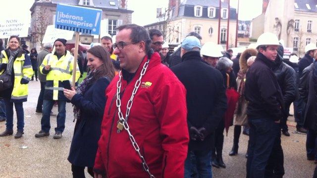 200 artisans et patrons manifestent