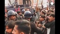 Straßenschlachten bei Protesten gegen Regierung in Pakistan