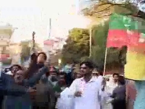 Hyderabad PML N, PTI workers clash outside Press Club - 8 December 2014