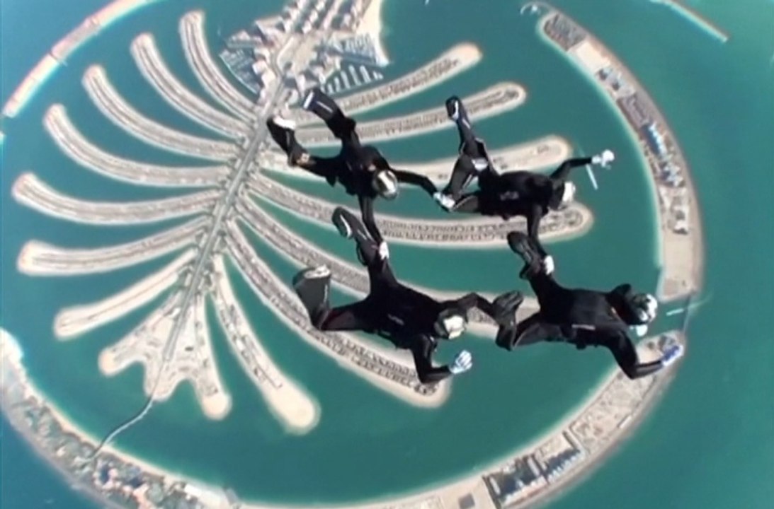 Spectaculaires figures au championnat du monde de saut en parchute