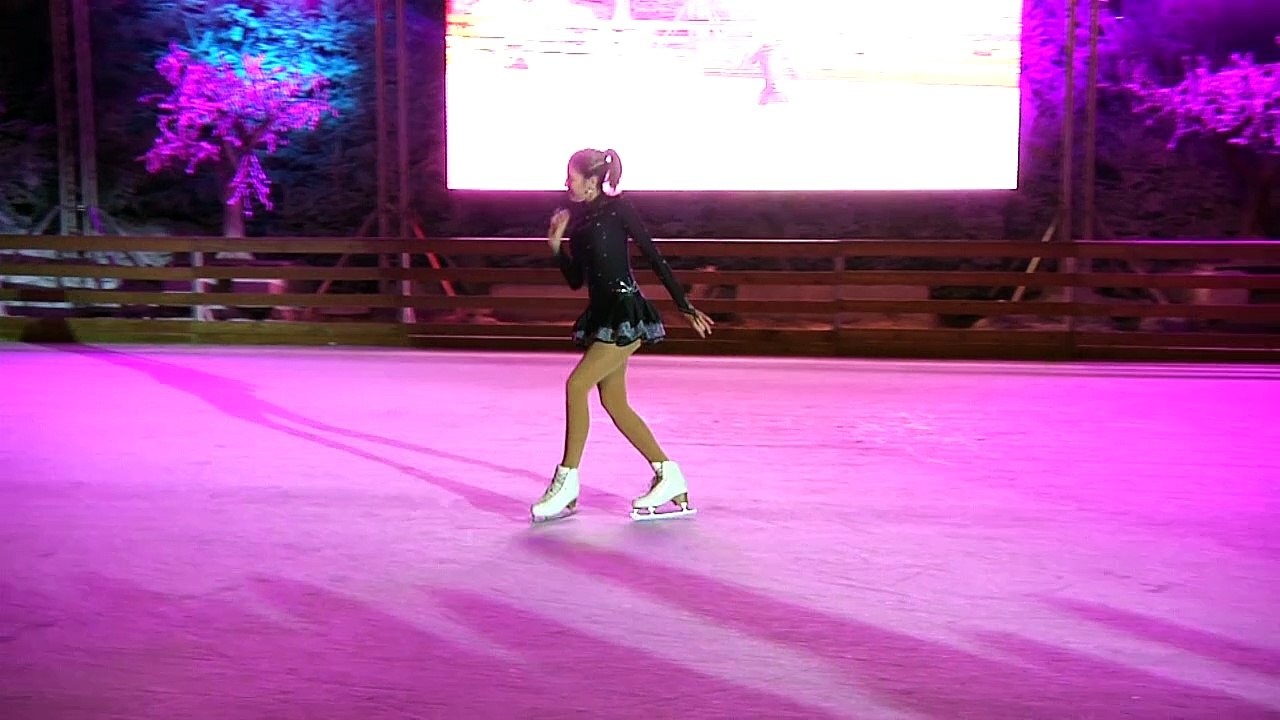 Lisa Surin : inauguration de la patinoire 2014 / 2015