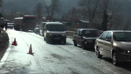 Bolu Dağında Otomobil Su Kanalına Düştü: 3 Yaralı