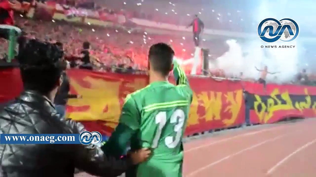 بالفيديو.. شاهد أحتفال لأعبى الأهلى مع الجماهير بالكأس‎