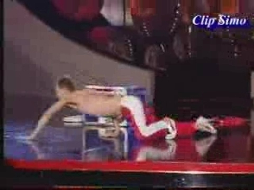 homme-serpent-nancy-ajram-comme-invite