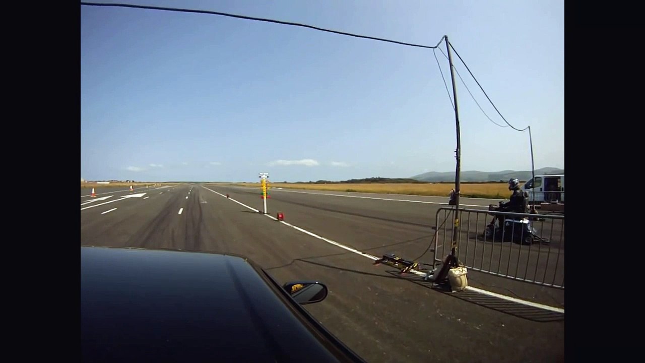 Nissan Skyline R33 GTS-T vs Scooter