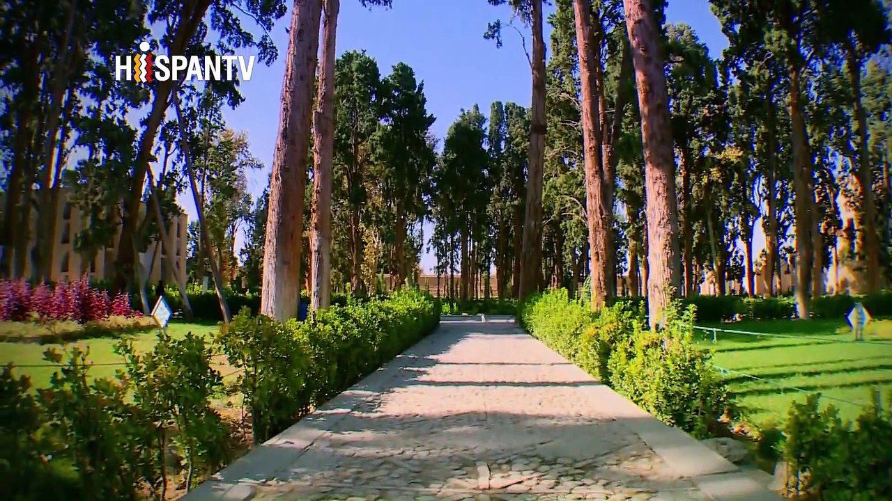 Irán - 1. Baños Termales de Kashan 2. Museo de Ciencia y Tecnología de Teherán 3. Fachadas y Construcciones de Teherán 4. Aspectos de Irán: Ciudadela de Rayen