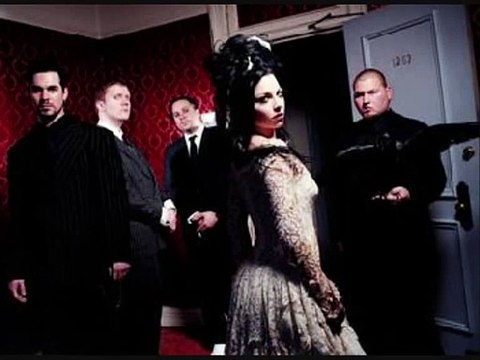 Everybodys fool - Evanescence Lyrics