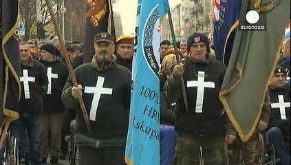 Zagrebe: Uma cruz por uma vida