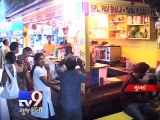 Mumbai: Cops shut Juhu Chowpatty stalls those were operating illegally - Tv9 Gujarati