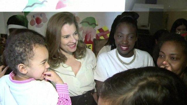 Valérie Trierweiler et Miss France, marraines du Noël du Secours populaire