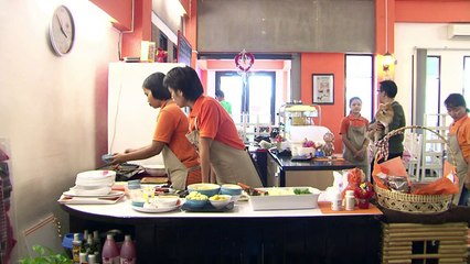 Choyés ou errants, une vie de chien à Bangkok