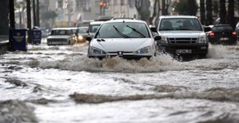 Antalya'da Yağış Sebebiyle Okullar ve Üniversite Tatil