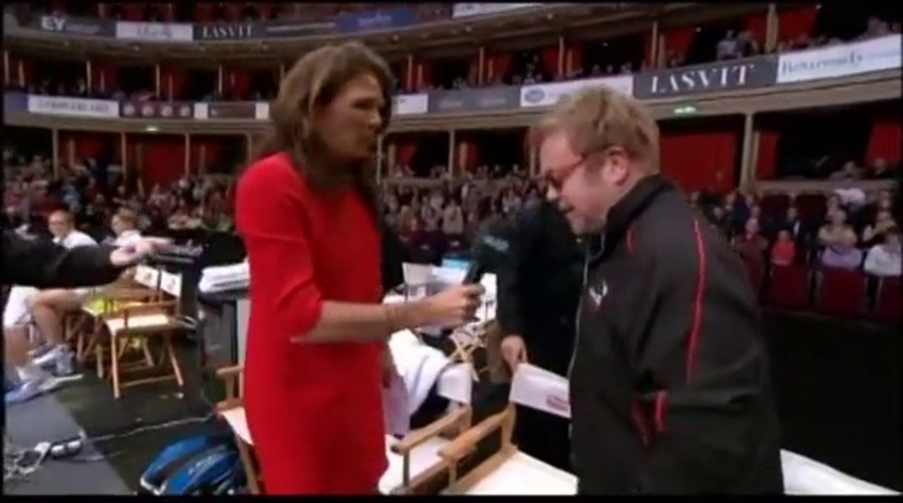 So ridiculous Elton John FAIL : he falls off his chair at The Statoil Masters, Royal Albert Hall 07.12.14