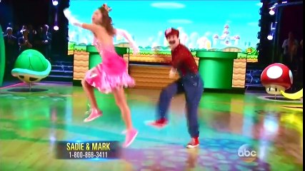 Süper Mario temalı harika dans gösterisi