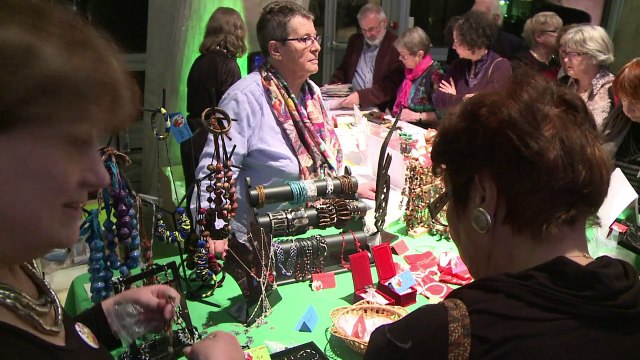 Secours populaire: les pères Noël verts repartent en tournée