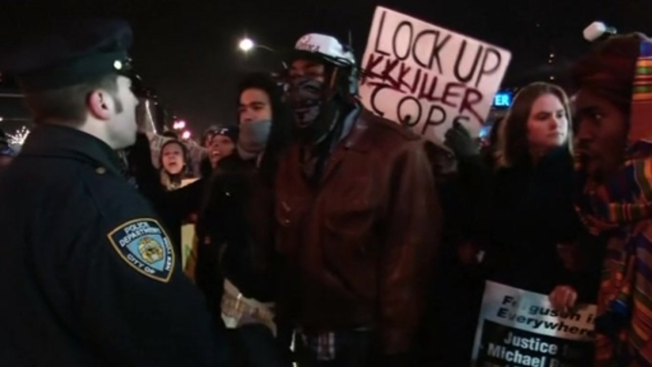 Protest outside NY royal venue