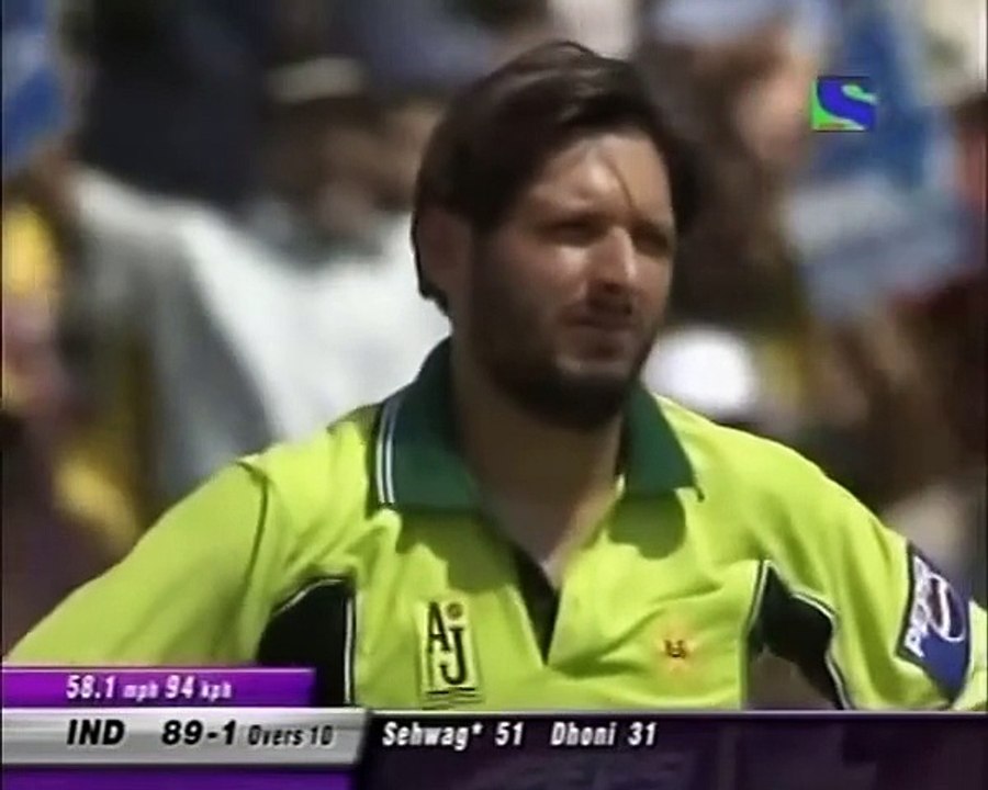 Virender Sehwag plays with Afridi's mind and emotions - YouTube