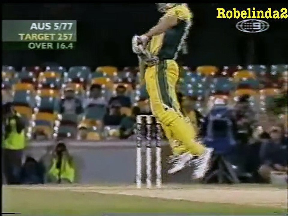 Shoaib Akhtar BRUTAL BOUNCER to Shane Watson 2002 GABBA - YouTube