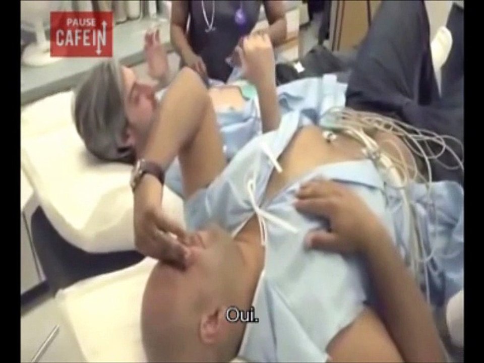 Les contractions de l'accouchement ressenties par des hommes, ça fait mal !