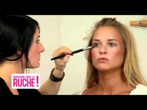 Bienvenue dans la Ruche ! Notre V.I.Bee Laetitia prépare sa vitrine des Galeries Lafayette.