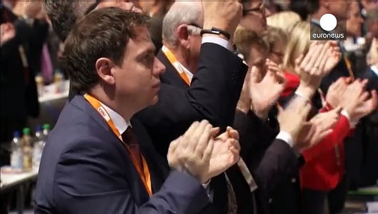 Starkes Ergebnis: CDU kürt Merkel erneut zur Vorsitzenden