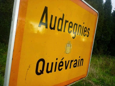 PHILIPPE MAI : Je suis en vacances (Scène des Rocs, Audregnies, 2012)