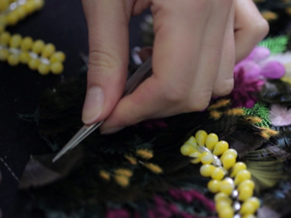 Le savoir-faire des artisans Chanel mis en lumière