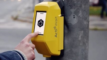 Smart Streetlight Allows Walkers to Play 'Pong' While Waiting to Cross