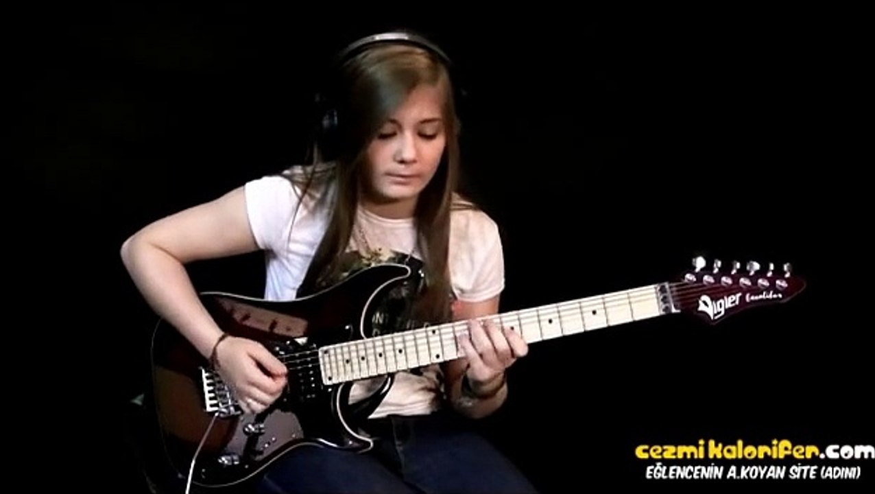 Comfortably Numb Şarkısını Cayır Cayır Çalan Kız