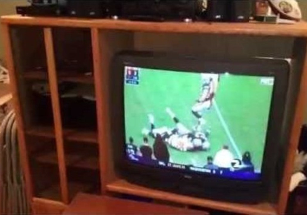 Angry 49ers Fan Torches Kaepernick Jersey