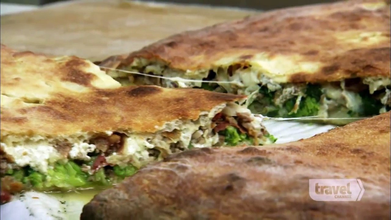 Stuffed Pizza Challenge    Man Vs Man