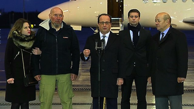 Bienvenue, Monsieur Lazarevic ! Le président François Hollande accueille l'ex-otage Serge Lazarevic