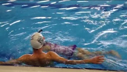 Kolları Olmadan Yüzüyor, Ayaklarıyla Resim Yapıyor - Samsun.