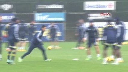 Fenerbahçe Yağmur Altında Çalıştı