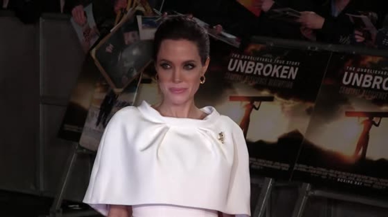 Nacionalistas japoneses dicen que Angelina Jolie es "racista" por su representación "inmoral" de los guardias de prisión Japoneses en Unbroken